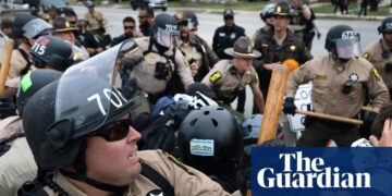 Chicago TV journalist pushed to ground and arrested during Ice raid, then later released | Chicago