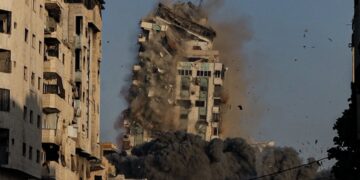 Israeli Ground Invasion Pushes Further Into Gaza City Ahead Of Netanyahu-Trump Meeting