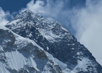 Hundreds Trapped On Mount Everest Amid Heavy Snow
