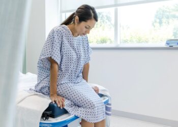 ER Doctors Share The Most Common Heart Attack Signs In Women