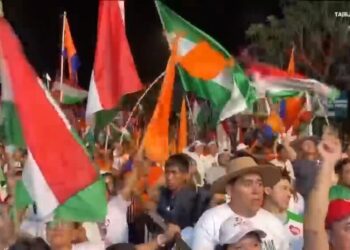 Bolivians choose between two right-wing politicians at presidential runoff