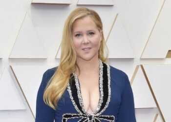 Amy Schumer Puts ‘Slender’ Figure On Display After Losing 40lbs