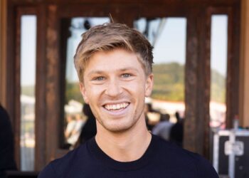 Robert Irwin Is Chasing 10s on DWTS While Honoring Family’s Legacy (Excl)