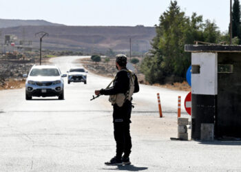 Syrian army redeploys near SDF fronts in northeast Syria as tensions flare