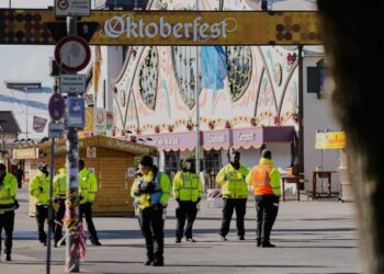 Oktoberfest opening delayed in Munich after bomb threat | World News