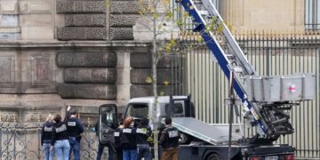 Makers of lift used by Louvre thieves reveal tongue-in-cheek advert | World News