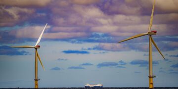 Oil and gas workers offered cash to retrain, in major plan for future clean energy workforce | Science, Climate & Tech News