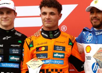 Lewis Hamilton says Oscar Piastri, Lando Norris need to be ‘cut-throat’ as Max Verstappen joins F1 title fight | F1 News