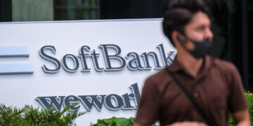 Asian tech stocks tumble as strong Nvidia results fail to ease AI bubble jitters