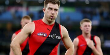 Zach Merrett resigns as Essendon Bombers captain after bid to join Hawthorn Hawks