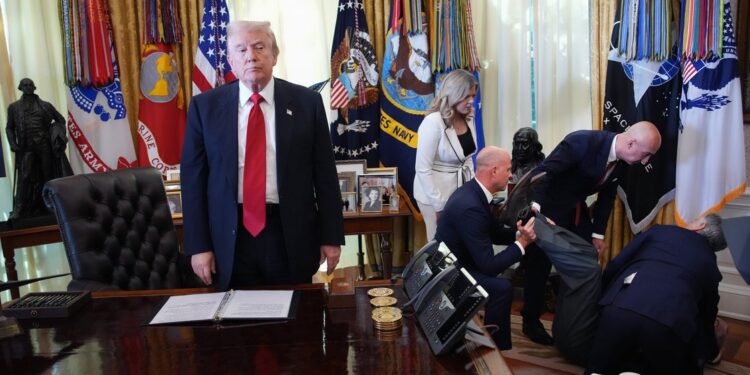 See How Donald Trump Reacted To Oval Office Medical Emergency