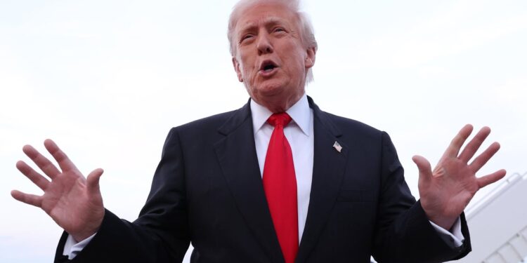 Donald Trump Threatens To Dock Air Traffic Controllers’ Pay