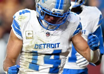 NFL Star Apologizes For Trump Gesture During Game