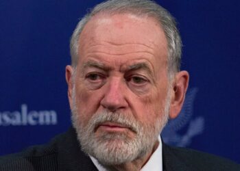 Secret Huckabee Meeting With Convicted Spy Alarms U.S. Officials: Report