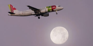 Airlines rush to fix Airbus A320 software glitch, disruptions reported