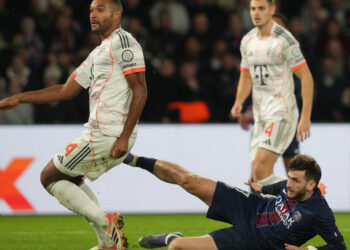 Bayern Munich beat PSG despite Diaz red card and Hakimi injury