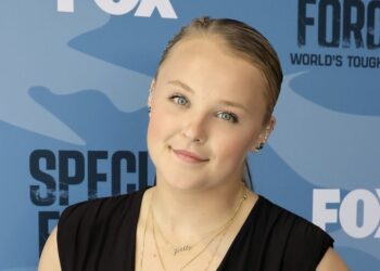 JoJo Siwa Reveals ‘Excruciating Pain’ Landed Her in the Hospital