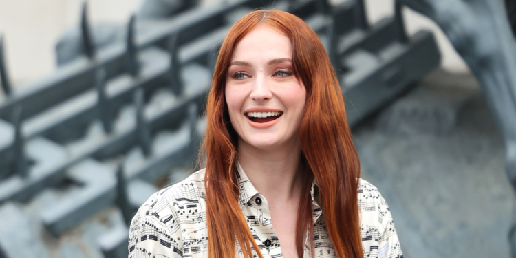 Are Sophie Turner & Chris Martin Actually Dating?