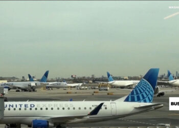 US federal employees go back to work after longest shutdown in history