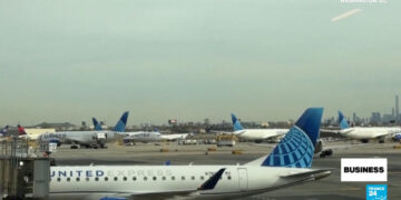 US federal employees go back to work after longest shutdown in history