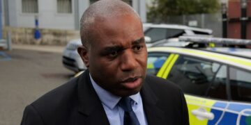 Mistaken prison releases ‘could be opportunity’ for justice secretary, Harriet Harman says | Politics News