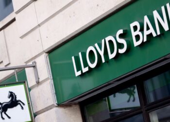 Lloyds clinches £120m deal for digital wallet provider Curve | Money News
