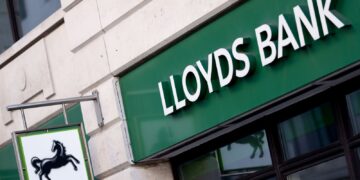 Lloyds clinches £120m deal for digital wallet provider Curve | Money News