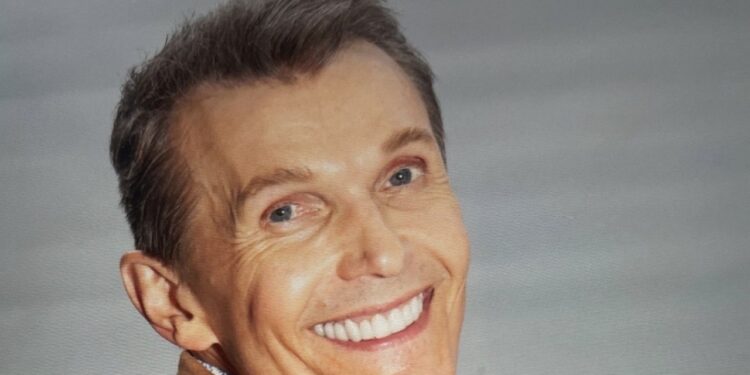 Skincare Guru Ole Henriksen Says Smiling at Yourself in the Mirror Is Just as Important as Your Serums