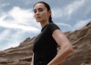 Kaia Gerber’s Trainer Kirsty Godso Says Channeling Lara Croft’s Style at the Gym Is the Ultimate Workout Hack