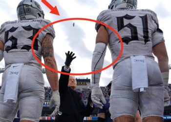 Trump’s Awkward Coin Toss At The Army-Navy Game Is Raising Eyebrows