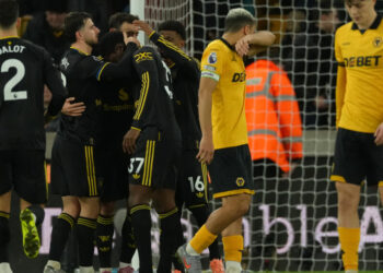 Premier League: Manchester United cruise to victory at Wolverhampton