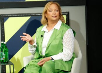 Apple announces even more major executive turnover