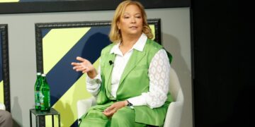 Apple announces even more major executive turnover