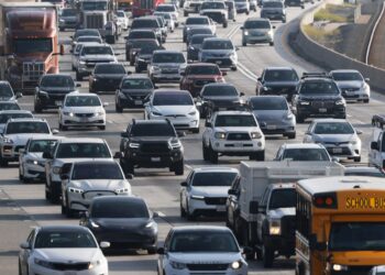 Trump embraces gas guzzlers and air pollution by weakening fuel economy standards