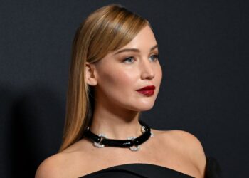 Channel Jennifer Lawrene’s Rich Mom Bag for Just $26