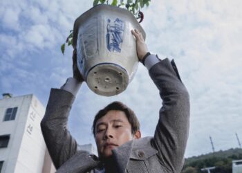 One Brilliant Korean Thriller Brutally And Hilariously Sums Up Everything Awful About 2025