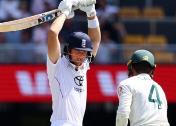 The Ashes live: Follow the latest from the second Test