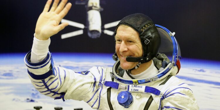 US and China should collaborate on new trips to the moon, says British astronaut Tim Peake | Science, Climate & Tech News