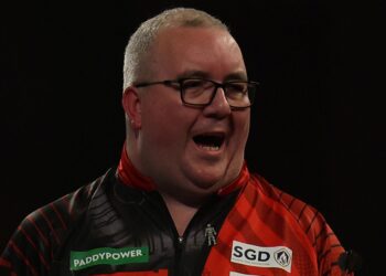 World Darts Championship: Stephen Bunting avoids huge shock against Sebastian Bialecki as Dimitri Van den Bergh knocked out | Darts News