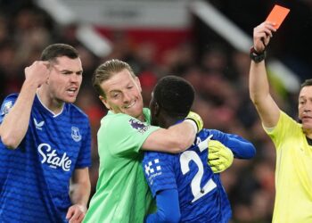Idrissa Gueye red card: Why Everton midfielder was sent off for slapping teammate Michael Keane – Match Officials Mic’d Up | Football News