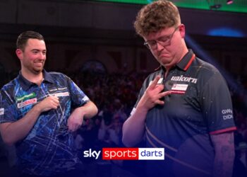 Evetts loses battle against Humphries but sees off Ally Pally wasp!