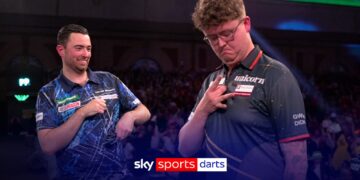 Evetts loses battle against Humphries but sees off Ally Pally wasp!