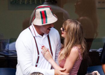 Why Taylor Swift’s Mom ‘Nudged’ Her Daughter Toward Travis Kelce