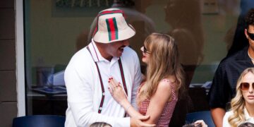 Why Taylor Swift’s Mom ‘Nudged’ Her Daughter Toward Travis Kelce