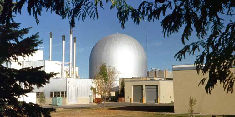 Trump’s rush to build nuclear reactors raises worries : NPR