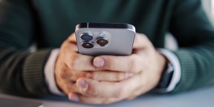 Cybersecurity Experts Weigh In On Concerns About iPhone Airplay Settings