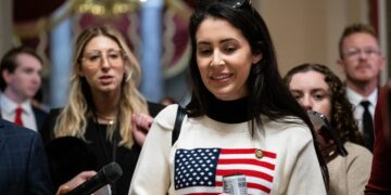 MAGA Lawmakers Pull ‘Pathetic’ Cake Stunt To Applaud Trump’s Greenland Threats