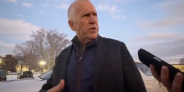 GOP Senator Blasts Stephen Miller’s ‘Incompetence’