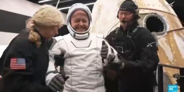 NASA sends fours astronauts back to Earth in first-ever medical evacuation