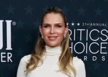 Sara Foster Laughs Off Spanx Slip at 2026 Critics Choice Awards